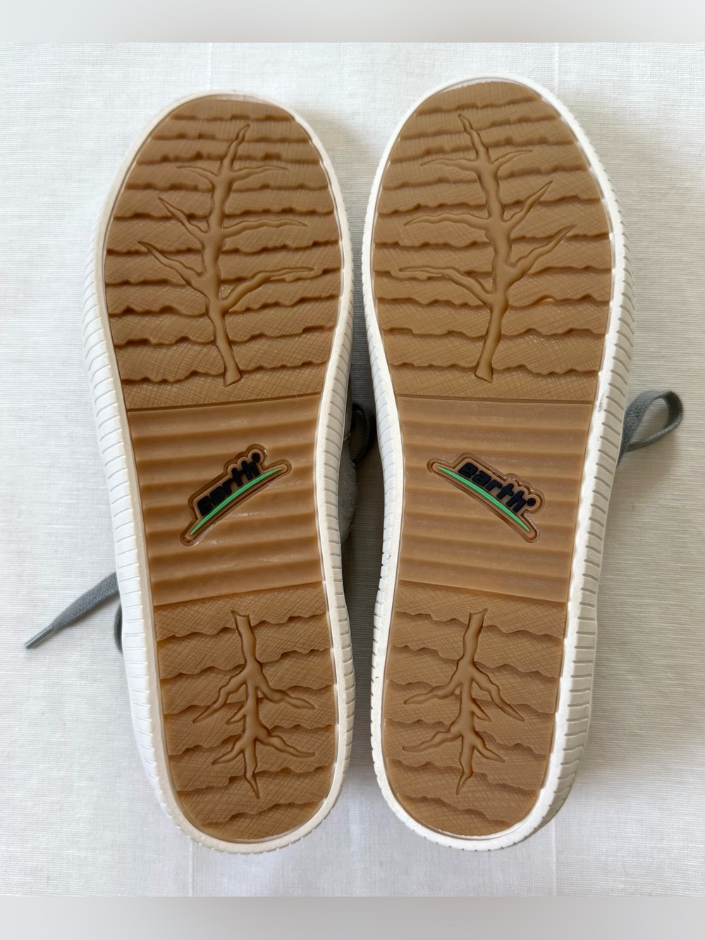 Earth Mulberry Silver Grey Suede Cutout Slip-on Lace Up Comfort Shoes | Size 8 - Picture 7 of 7